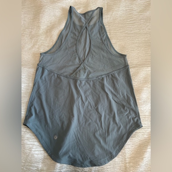 Workout top - Picture 2 of 2